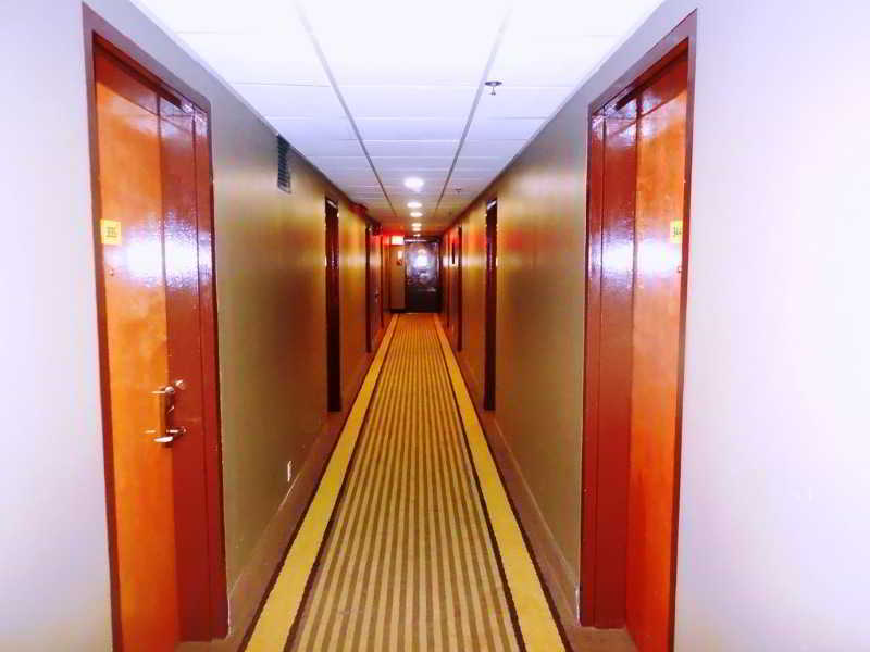 Super 8 By Wyndham Jamaica North Conduit Hotel New York Bagian luar foto