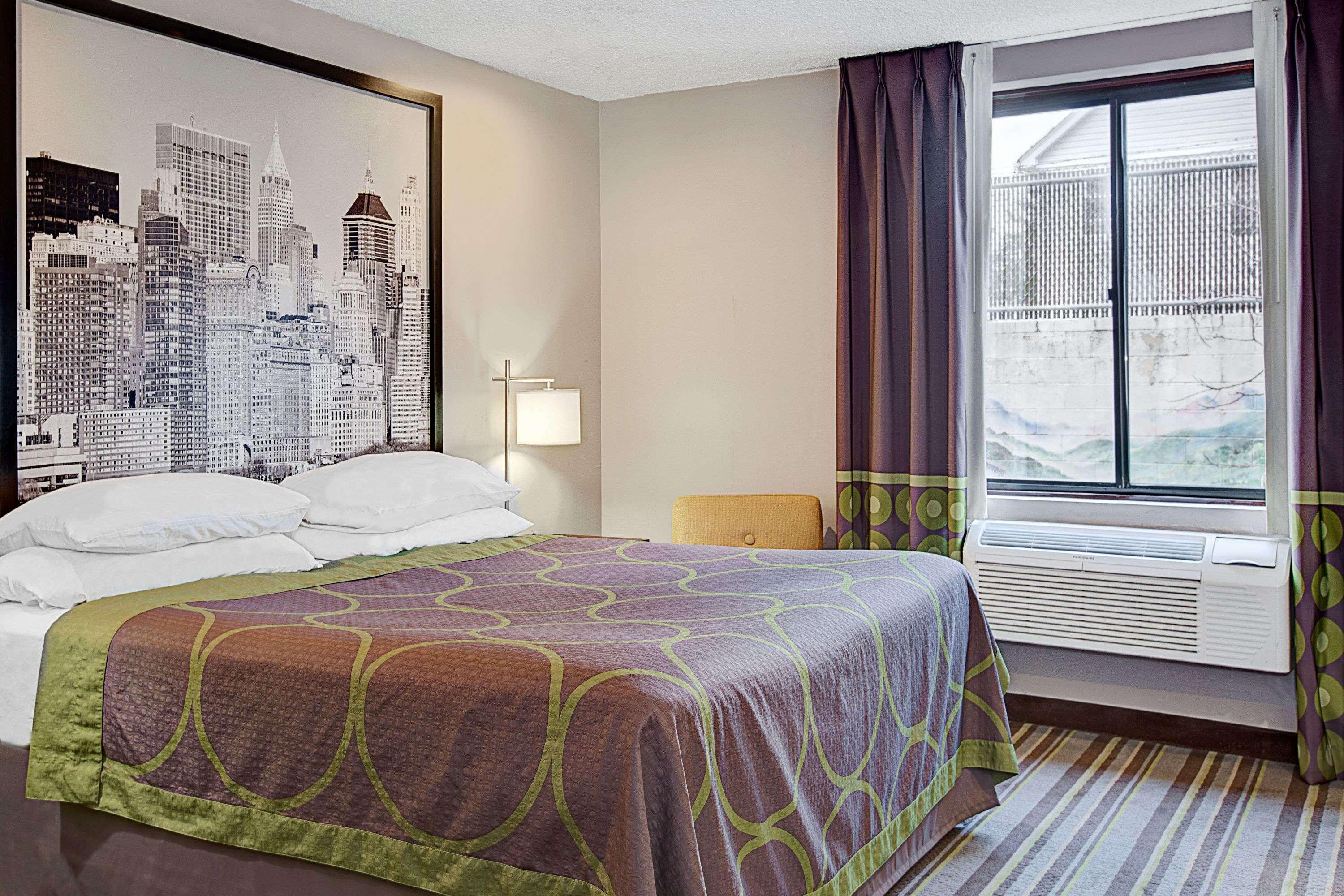 Super 8 By Wyndham Jamaica North Conduit Hotel New York Bagian luar foto
