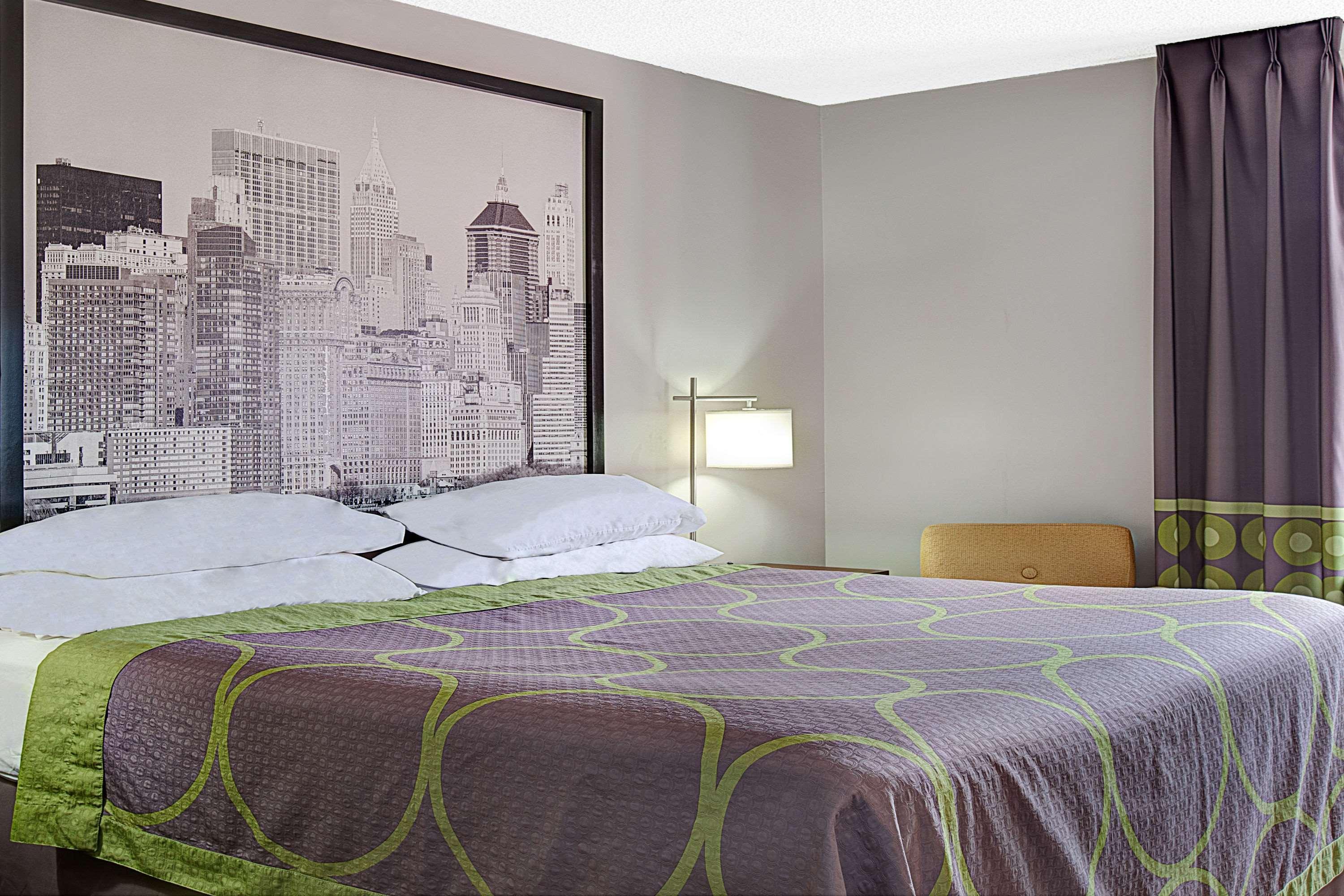 Super 8 By Wyndham Jamaica North Conduit Hotel New York Bagian luar foto