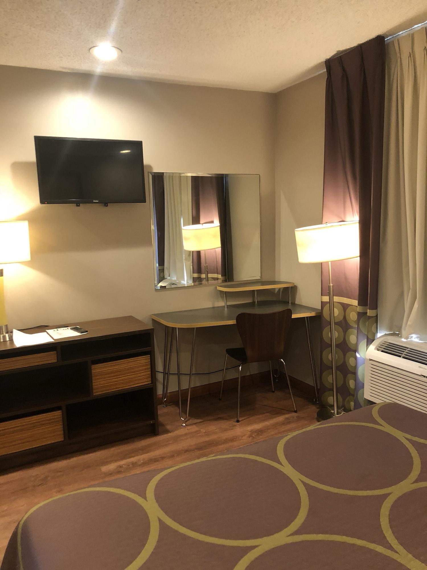 Super 8 By Wyndham Jamaica North Conduit Hotel New York Bagian luar foto