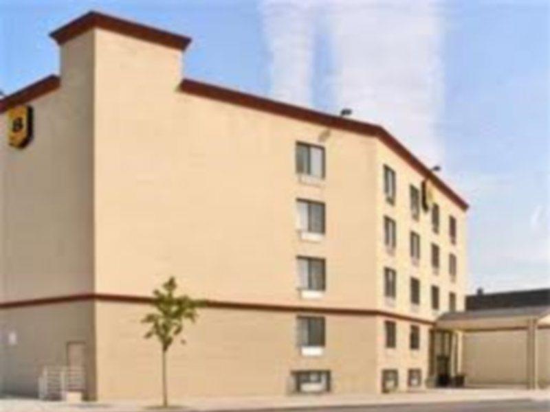 Super 8 By Wyndham Jamaica North Conduit Hotel New York Bagian luar foto