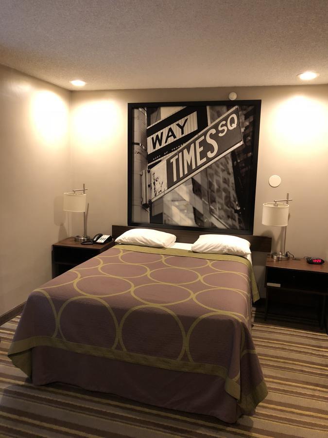 Super 8 By Wyndham Jamaica North Conduit Hotel New York Bagian luar foto