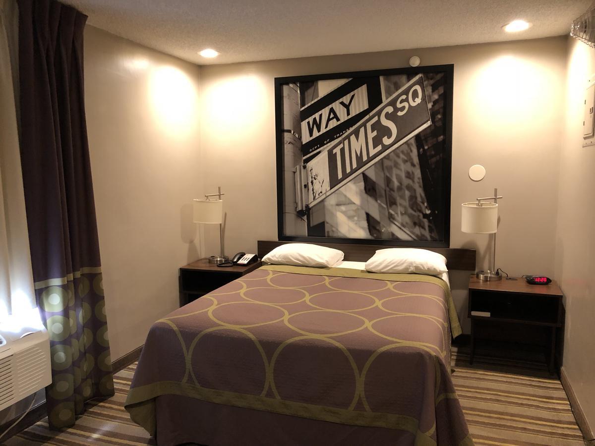 Super 8 By Wyndham Jamaica North Conduit Hotel New York Bagian luar foto