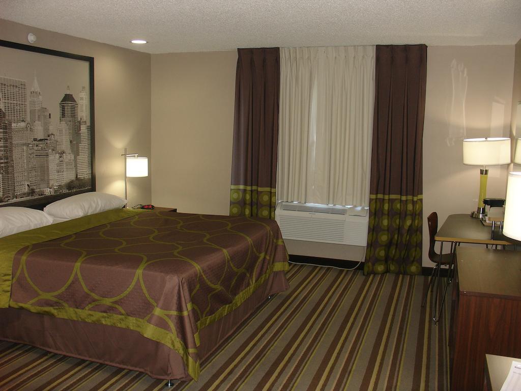 Super 8 By Wyndham Jamaica North Conduit Hotel New York Bagian luar foto