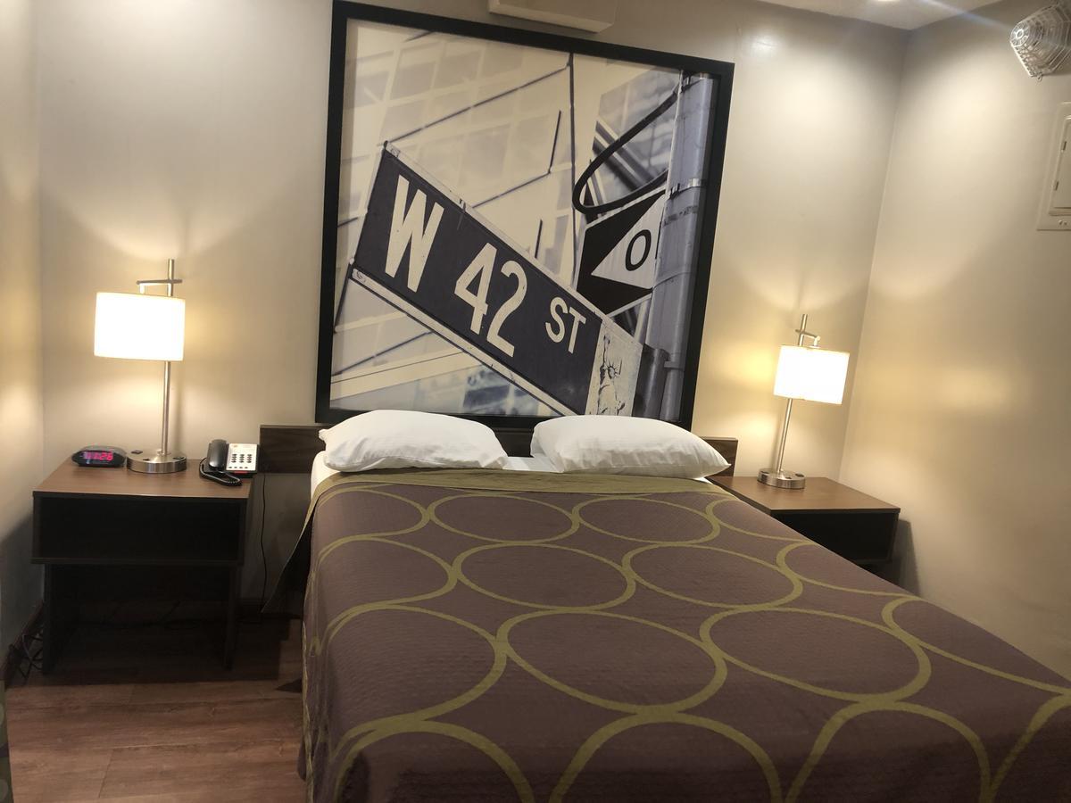Super 8 By Wyndham Jamaica North Conduit Hotel New York Bagian luar foto