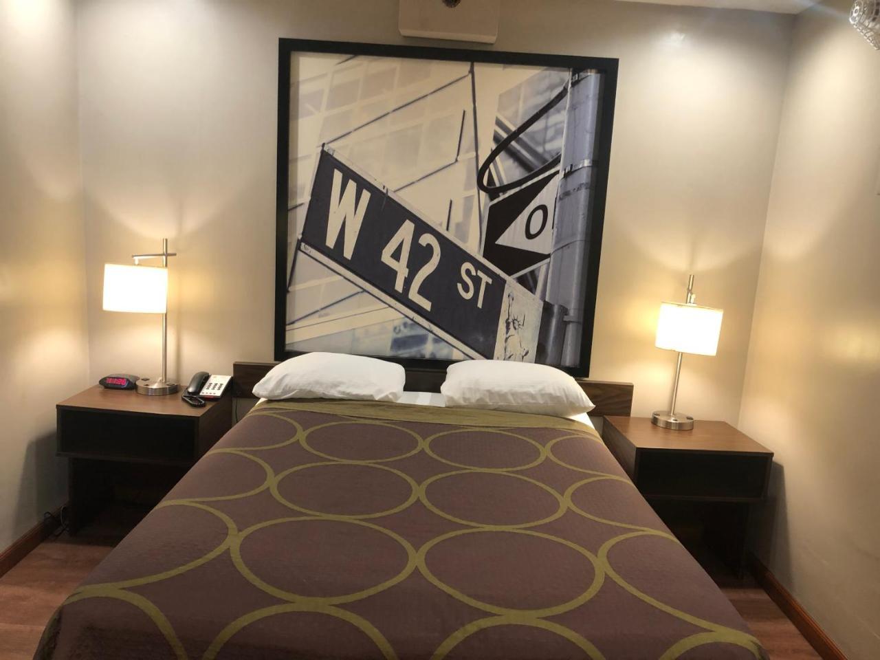 Super 8 By Wyndham Jamaica North Conduit Hotel New York Bagian luar foto
